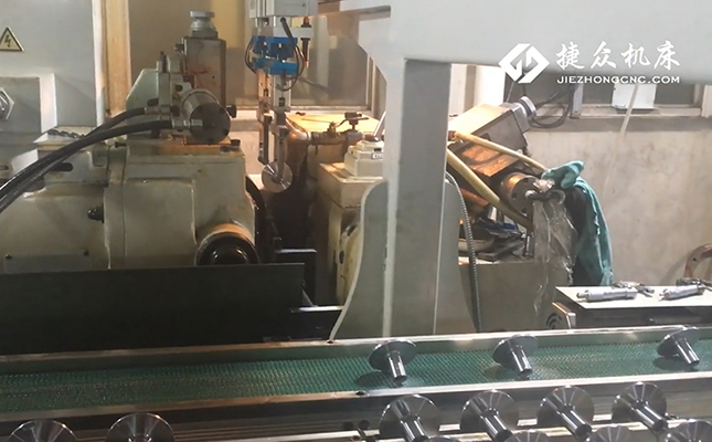 上下料運機器人,無心磨床磨脫水軸套(圖2) 上下料運機器人