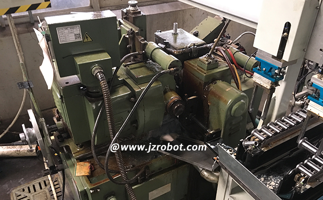 無心外圓磨床機械手導輪定位(圖2) 無心外圓磨床機械手導輪定位